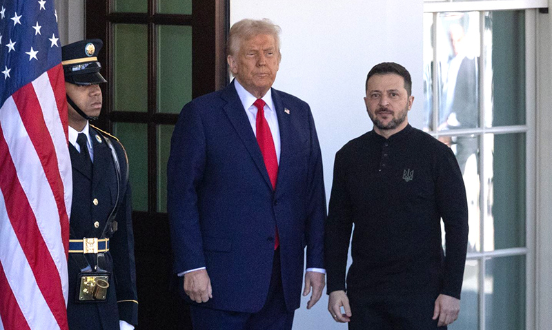 Tổng thống Mỹ Donald Trump (thứ 2, trái) đón Tổng thống Ukraine Volodymyr Zelensky tại Nhà Trắng, ngày 28/2/2025. Ảnh: THX/TTXVN