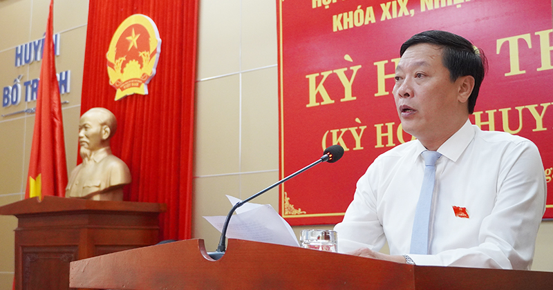 Đại diện lãnh đạo HĐND huyện Bố Trạch phát biểu kết luận kỳ họp.