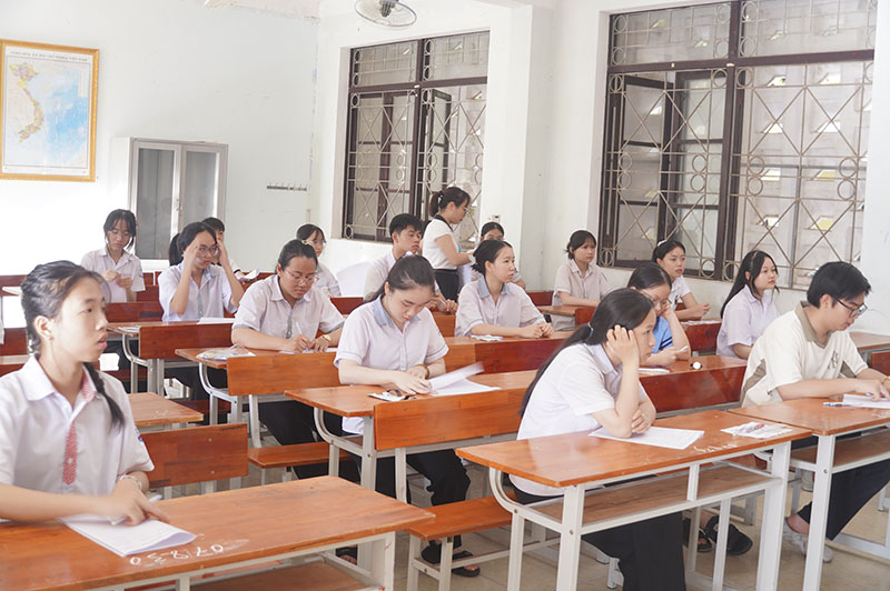 Thí sinh rà soát lại các thông tin cá nhân trước khi 