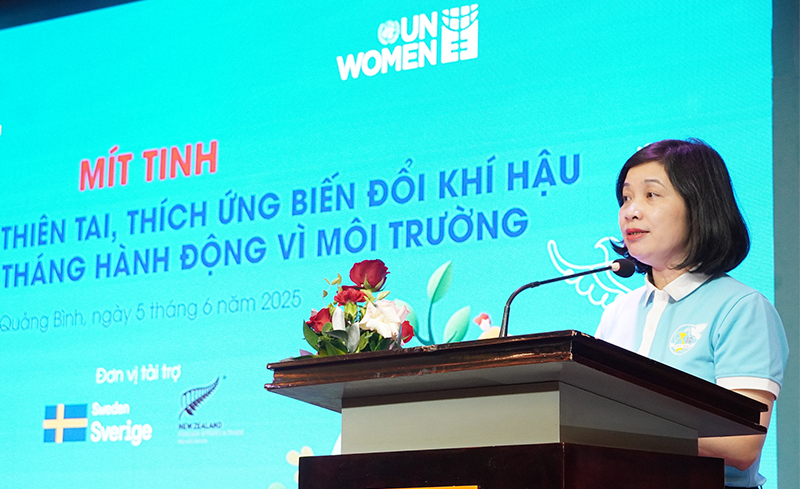 Đại diện lãnh đạo Trung ương Hội LHPN Việt Nam phát biểu phát động tại buổi lễ.