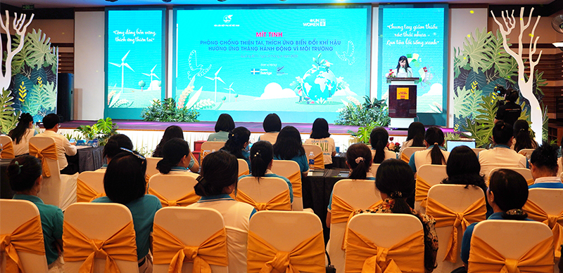 Quang cảnh lễ mít tinh.
