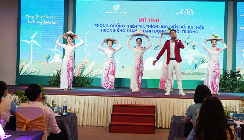 Văn nghệ chào mừng.