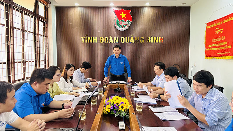 Đồng chí Bí thư Tỉnh đoàn phát biểu tại cuộc họp bàn chuẩn bị cho cuộc thi khởi nghiệp sáng tạo lần thứ III, năm 2025.