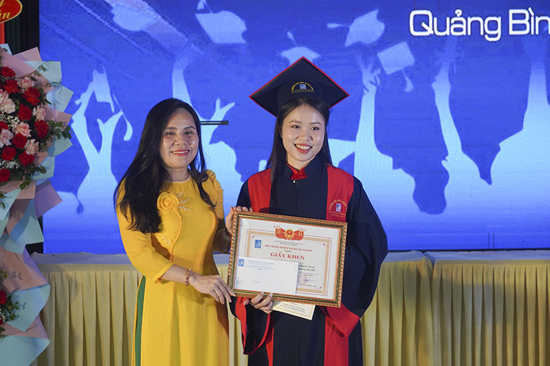 Đây là đợt trao bằng tốt nghiệp thứ 2 cho sinh viên trong năm 2025 của Trường ĐHQB