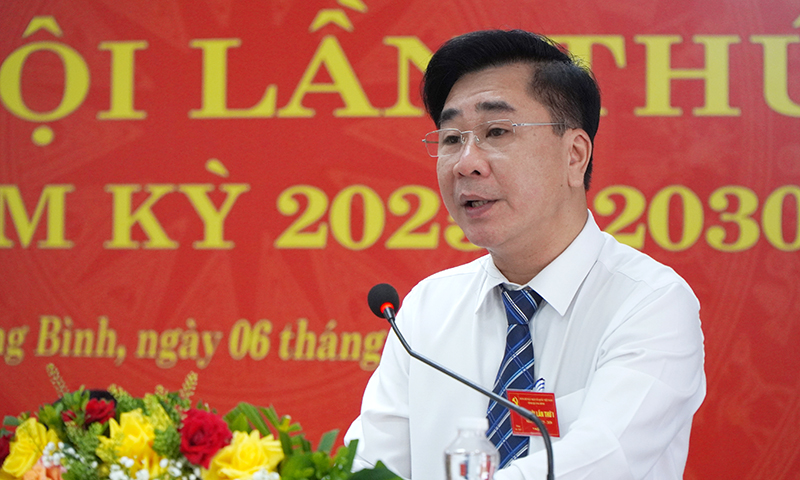 Đồng chí Phạm Quang Long, Tỉnh ủy viên, Bí thư Đảng ủy, Chủ tịch Ủy ban MTTQVN tỉnh trình bày diễn văn tại đại hội.