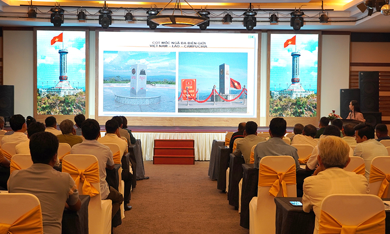 Quảng cảnh hội nghị.