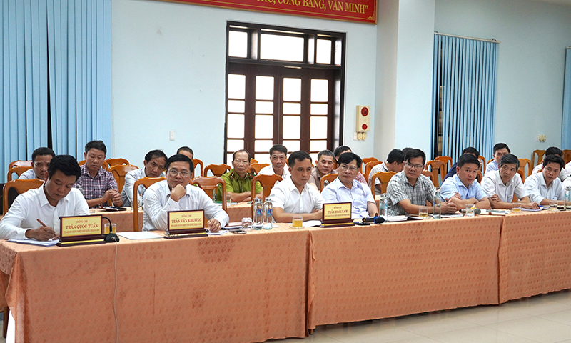 Các đại biểu tham dự buổi làm việc.