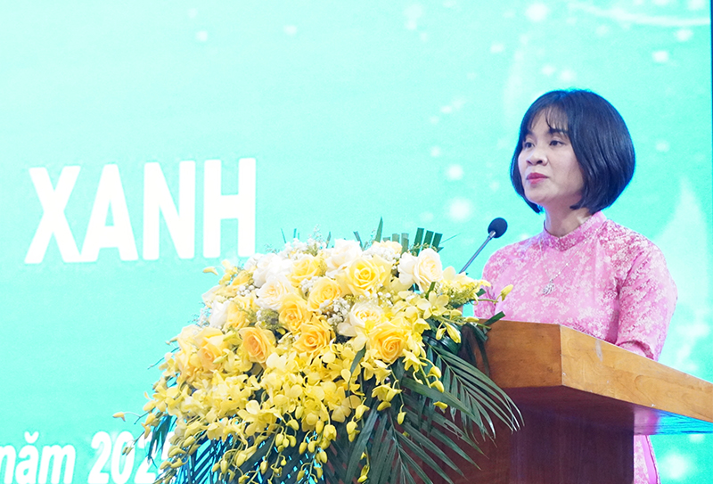 Đại diện lãnh đạo Hội LHPN tỉnh phát biểu tại hội thảo.
