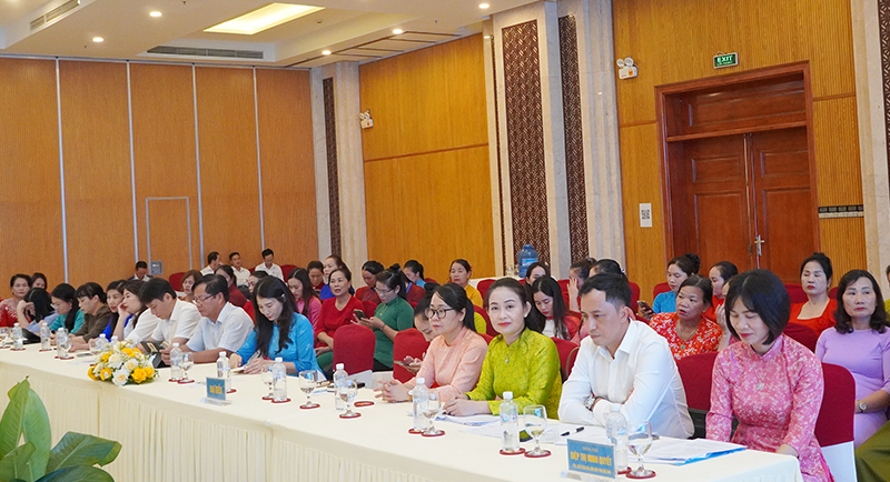 Các đại biểu tham dự hội thảo.