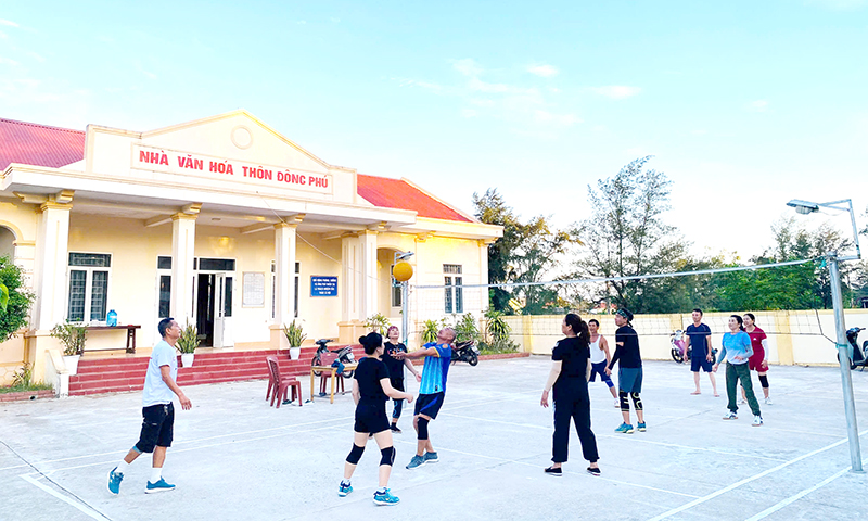 Đời sống vật chất và tinh thần người dân ở các xã nông thôn mới nâng cao vượt bậc với các hoạt động văn hóa, thể thao.