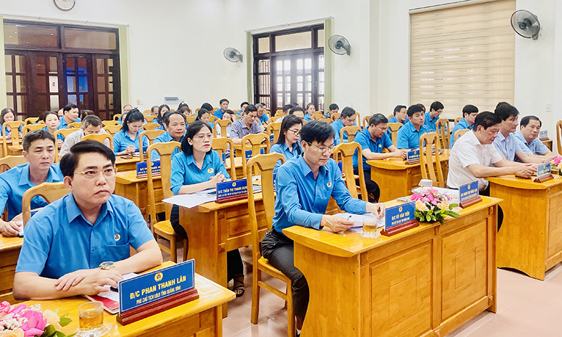 Các đại biểu tham dự hội nghị.