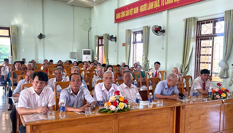 Các đại biểu tham dự.