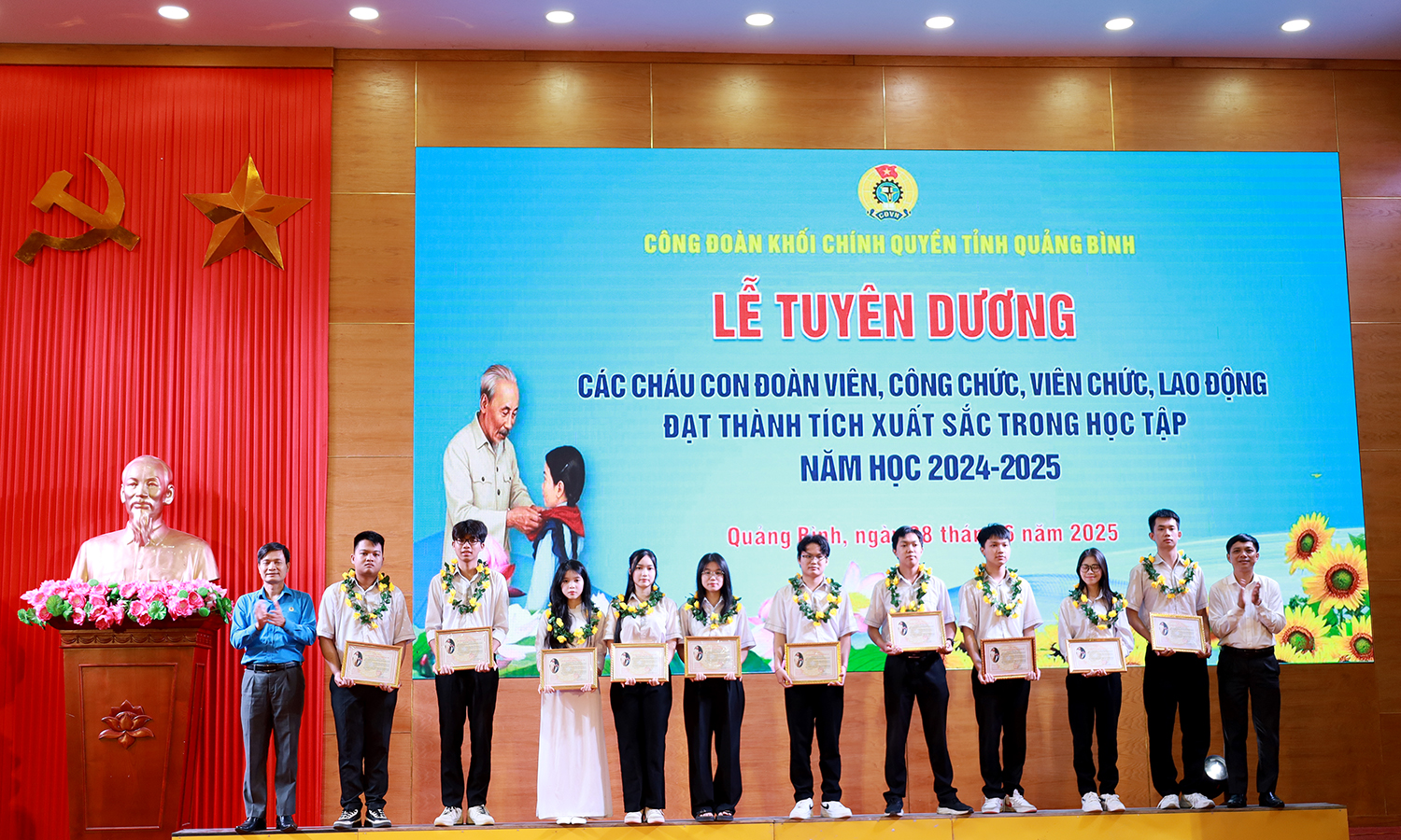 Đại diện lãnh đạo Đảng ủy
