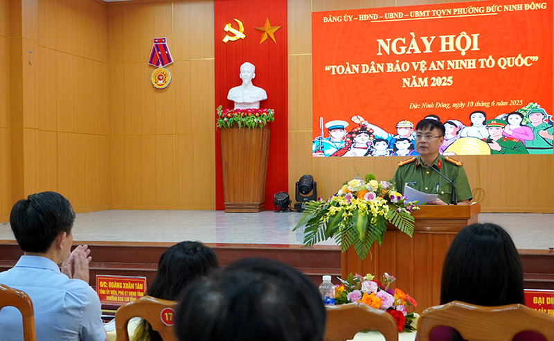 Đồng chí Giám đốc Công an tỉnh Nguyễn Thanh Liêm phát biểu chỉ đạo tại ngày hội.