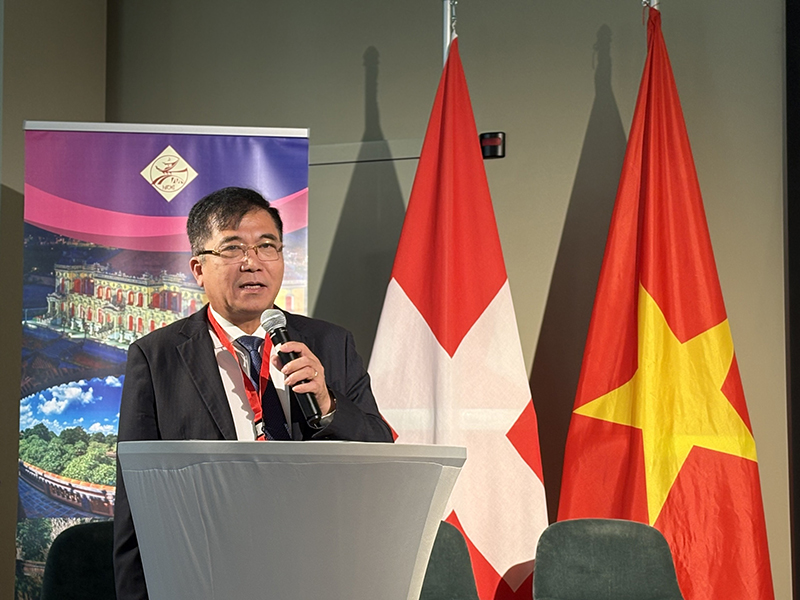 Đồng chí Phó Chủ tịch Thường trực UBND tỉnh Đoàn Ngọc Lâm giới thiệu khái quát tiềm năng, lợi thế, định hướng phát triển xanh, phát triển bền vững của Quảng Bình.