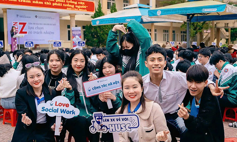 Một buổi hướng nghiệp tại Trường THPT Đồng Hới.
