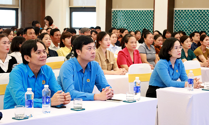 Đại biểu tham dự lễ phát động.