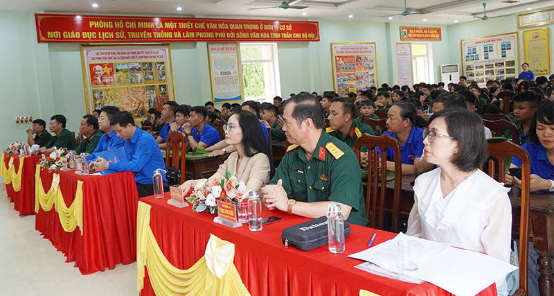 Các đại biểu tham dự lễ tổng kết.