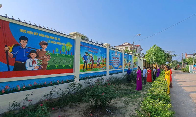 Mô hình “Đường hoa, điểm hoa trong khu dân cư” ở các trục đường trên địa bàn thành phố.