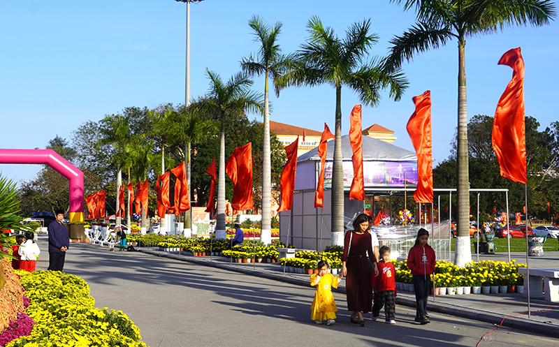 TP. Đồng Hới đầu tư nhiều điểm dịch vụ thu hút lượng lớn người dân địa phương và du khách.