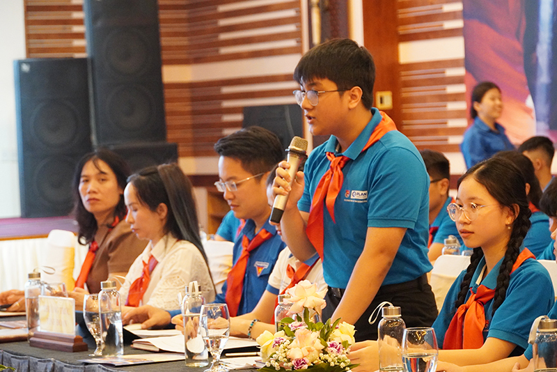 Đại diện Hội đồng trẻ em tỉnh phát biểu ý kiến tại hội nghị.