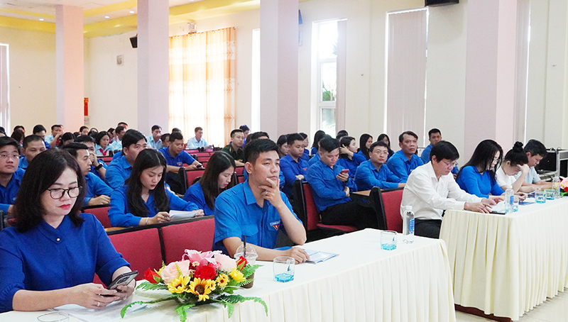 Các đại biểu tham dự hội nghị.