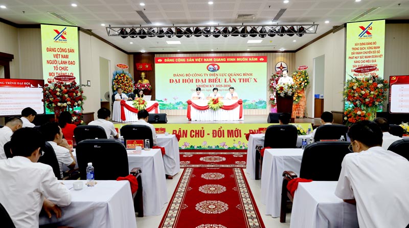 Các đại biểu tham dự tại đại hội.