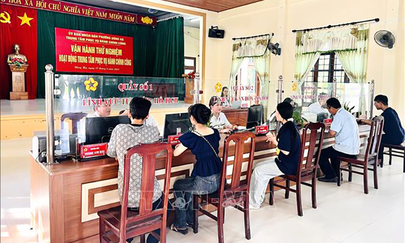 Trung tâm Phục vụ hành chính công của phường Đông Hà (Quảng Trị) ngày đầu tiên vận hành thử nghiệm. Ảnh: Nguyên Linh/TTXVN