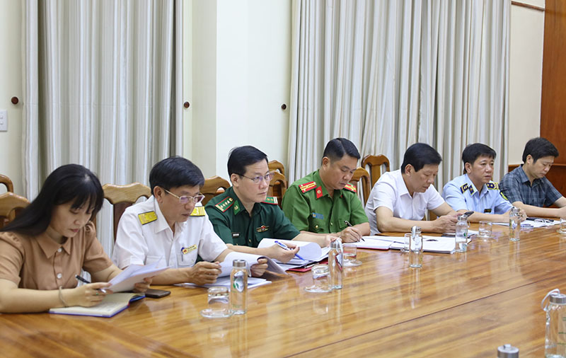 Các đại biểu tham dự cuộc họp.