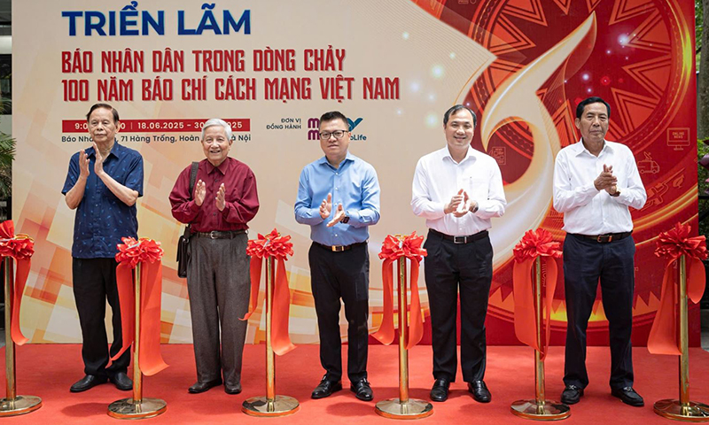 Lễ ra mắt các ấn phẩm, chuyên trang và triển lãm đặc biệt nhân kỷ niệm 100 năm Ngày Báo chí Cách mạng Việt Nam. Ảnh: nhandan.vn