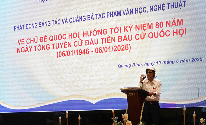 Nhạc sĩ Hoàng Sông Hương giới thiệu ca khúc sáng tác về Quốc hội.