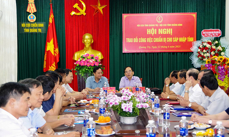 Hội CCB tỉnh Quảng Bình, Quảng Trị gặp gỡ tăng cường sự đoàn kết, gắn bó trước khi về chung một nhà.