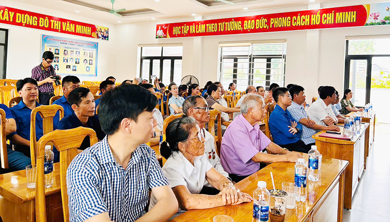 Các đại biểu tham dự lễ ra mắt.