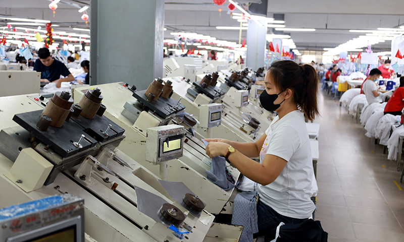 Các cấp Công đoàn tích cực chăm lo đời sống cho công nhân, lao động trực tiếp sản xuất ở doanh nghiệp.
