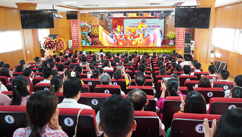 Tiết mục văn nghệ chào mừng đại hội.