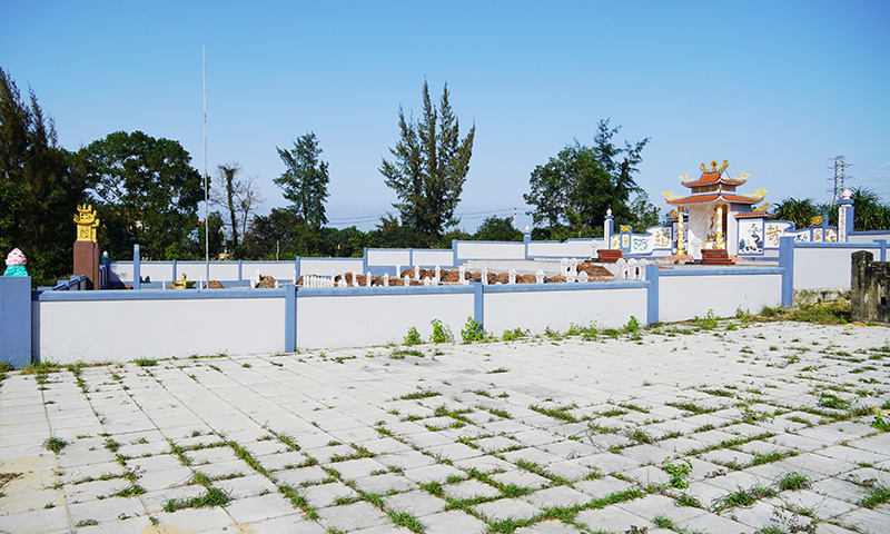 Đơn vị liên quan hiện vẫn đang hoàn thiện và công khai phương án đền bù, di dời lăng mộ.