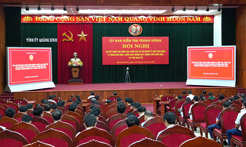 Quang cảnh hội nghị tại điểm cầu Quảng Bình.