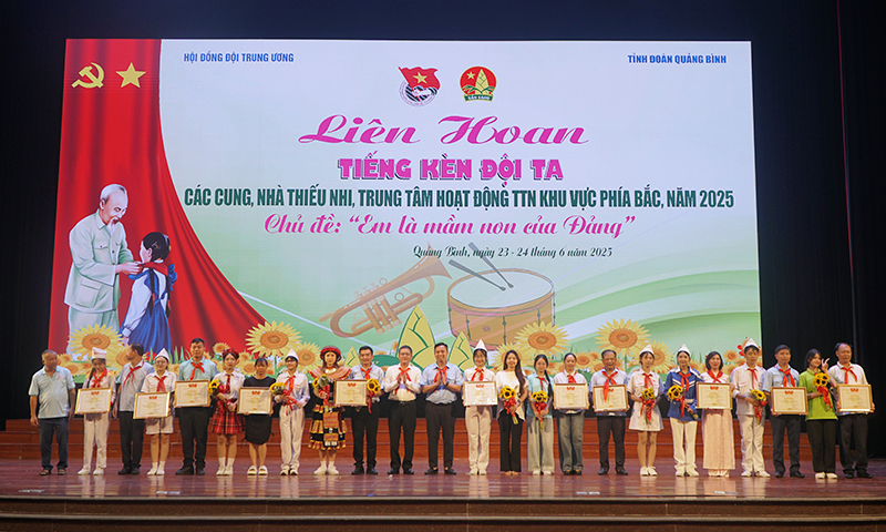 11 đơn vị đạt giải xuất sắc phần thi Nghi lễ và chương trình nổi bật nhất được nhận Bằng khen của Hội đồng Đội Trung ương.
