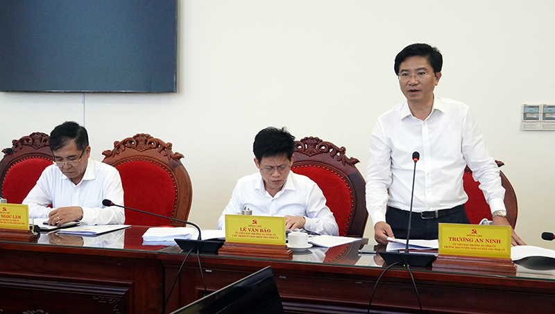 Đồng chí Trưởng ban Tuyên giáo và Dân vận Tỉnh ủy Trương An Ninh phát biểu tại hội nghị