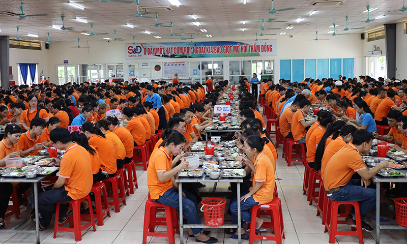 “Bữa cơm Công đoàn” trong không khí đoàn kết, gắn bó tại Công ty TNHH S&D Quảng Bình.