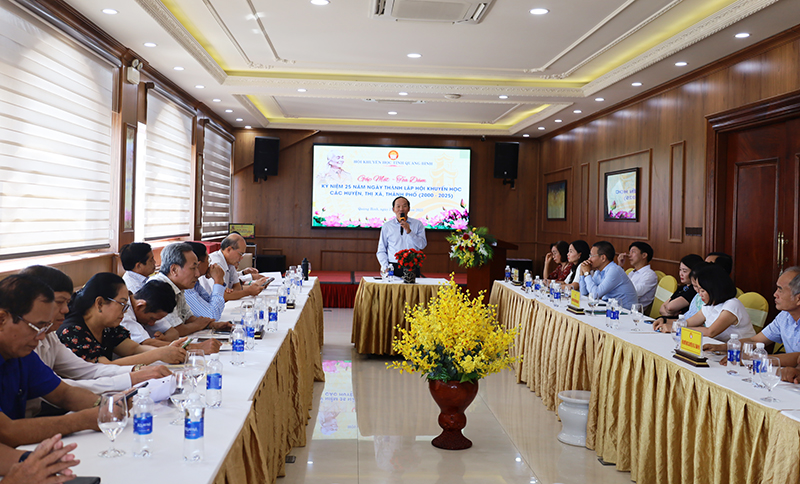 (QBĐT) - Sáng 27/6, Hội Khuyến học tỉnh tổ chức gặp mặt-tọa đàm kỷ niệm 25 năm Ngày thành lập hội khuyến học các huyện, thị xã, thành phố (2000-2025). Đến dự có đại diện lãnh đạo Ủy ban MTTQVN tỉnh và Hội Khuyến học tỉnh Quảng Trị…