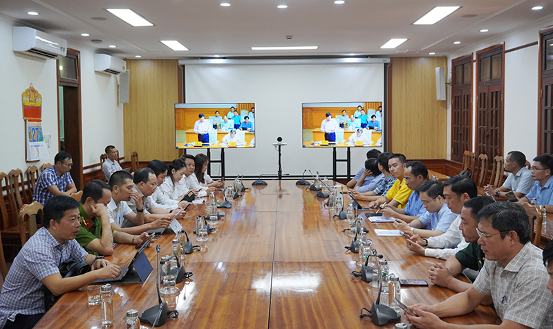 Các đại biểu tham dự buổi họp tại điểm cầu Quảng Bình.