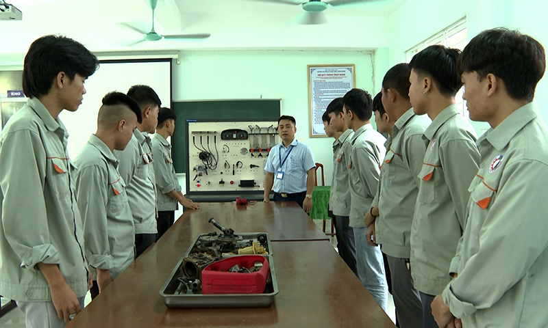 Đào tạo nghề chất lượng cao theo hình thức “bắt tay, chỉ việc” gắn với nhu cầu thị trường.