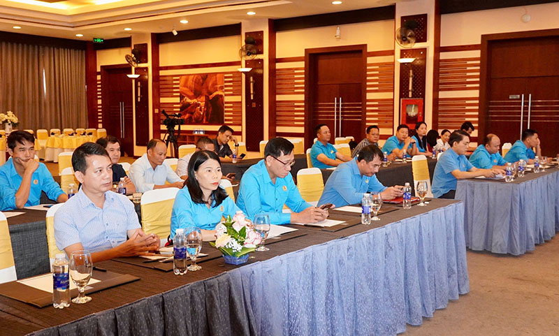 Các đại biểu dự hội nghị.