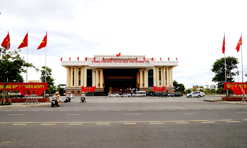 Trung tâm Văn hóa-Điện ảnh tỉnh, trước thời khắc công bố thành lập tỉnh Quảng Trị mới.