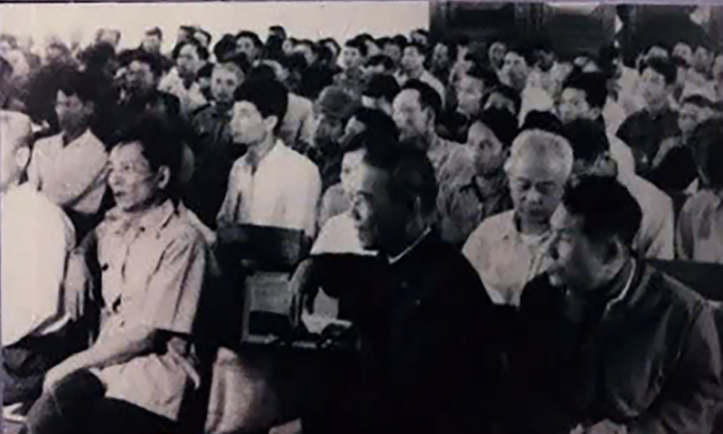 Đại biểu 3 tỉnh Quảng Bình, Quảng Trị và Thừa Thiên Huế bàn phương án sáp nhập vào năm 1976. Ảnh: Bảo tàng Lịch sử TP. Huế.