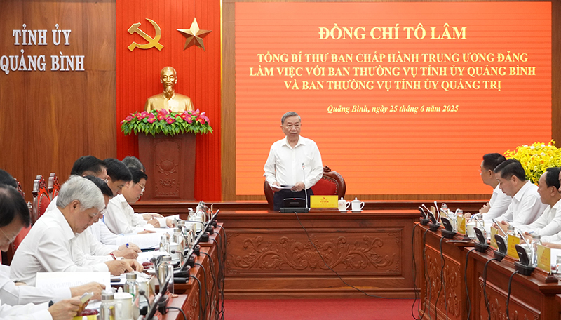 Tổng Bí thư Tô Lâm làm việc với Ban Thường vụ tỉnh Quảng Bình và Quảng Trị.-Ảnh: Ngọc Hải